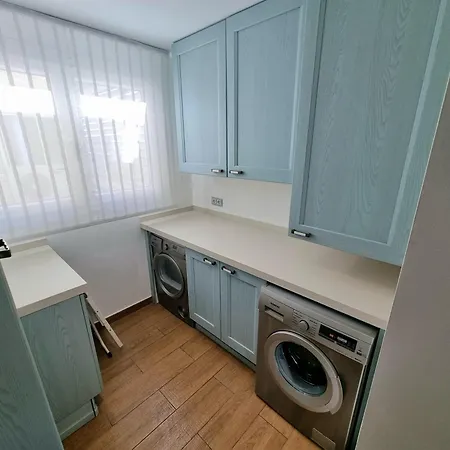 Luxury 2 Bedrooms In La Carihuela 20 Meters In From Of Lejlighed