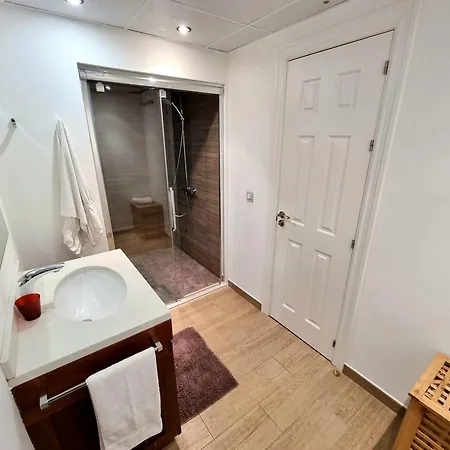 Luxury 2 Bedrooms In La Carihuela 20 Meters In From Of Торремолинос